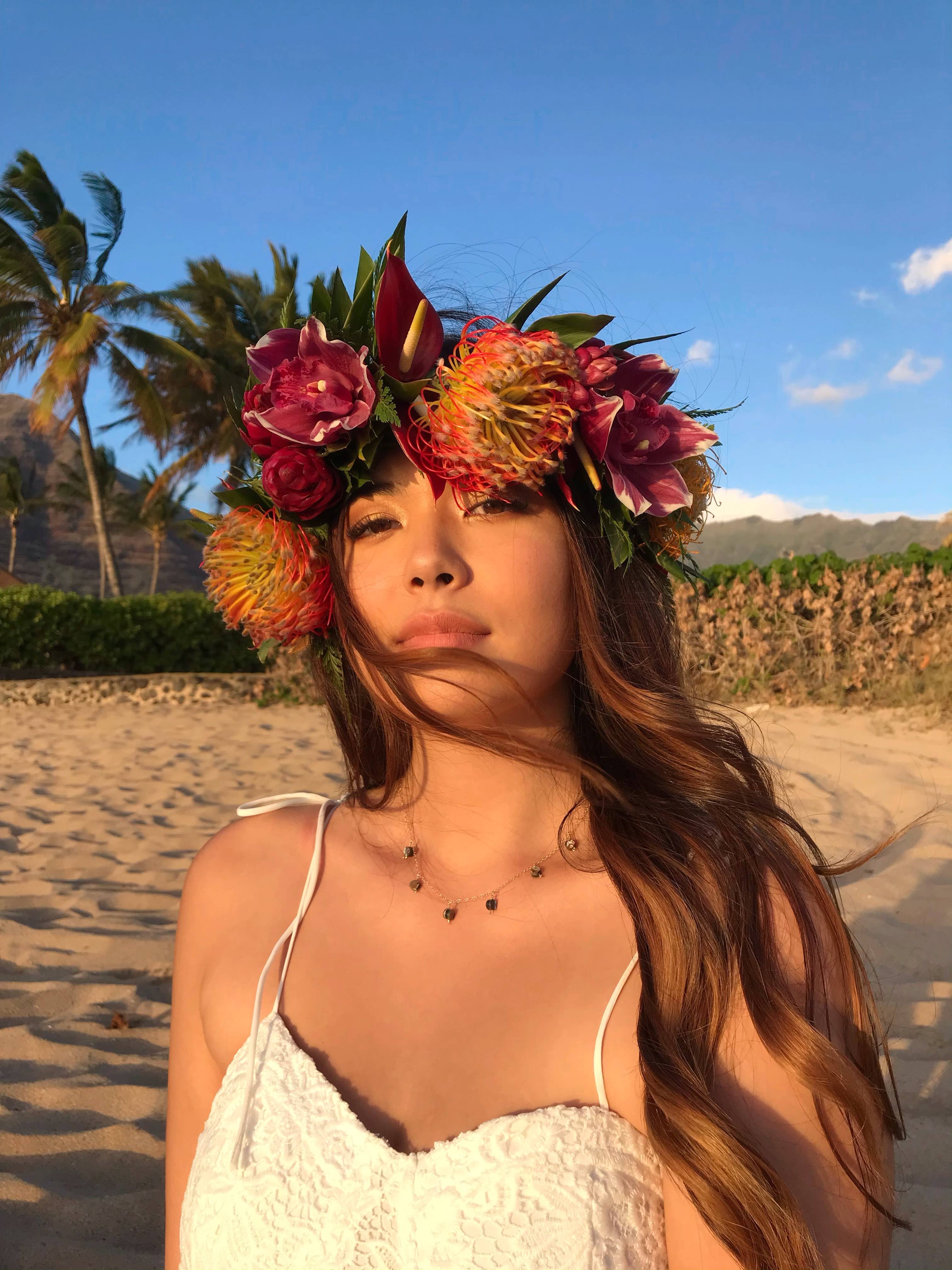 Tiny Abalone Choker in Gold